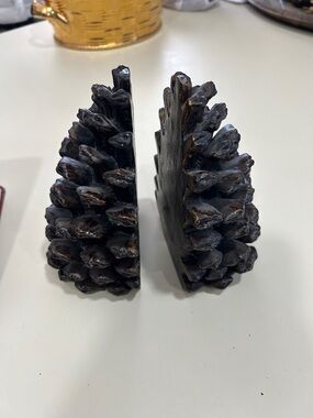 Vintage rustic, cottage cabin-vibe heavyweight Pine Cone Book Ends .